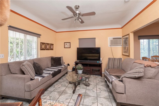 1203 E 33rd Street, Los Angeles CA: https://media.crmls.org/medias/7b2293da-1fad-4240-8f83-ba83c3e5a0ac.jpg
