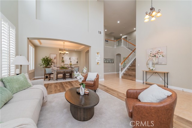 Detail Gallery Image 4 of 38 For 14236 Pointer Loop, Corona,  CA 92880 - 5 Beds | 4 Baths