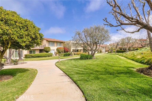 21 Hilltop Circle, Rancho Palos Verdes CA: https://media.crmls.org/medias/7b23e27a-67dd-499d-b69b-d94b2d1acd89.jpg