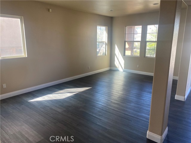 Detail Gallery Image 4 of 13 For 16557 Denham Ln, Victorville,  CA 92395 - 4 Beds | 3 Baths