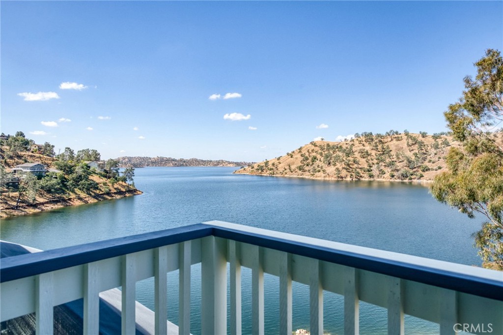 https://media.crmls.org/medias/7b2470f4-6b6e-4794-ac58-67e1ab266da7.jpg?preset=X-Large