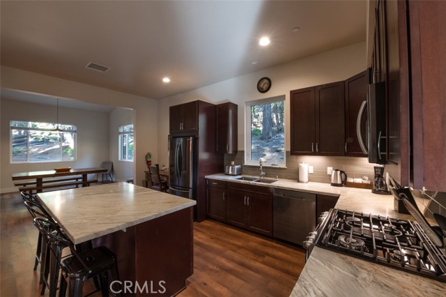 Detail Gallery Image 6 of 22 For 7181 Yosemite Park Way, Yosemite,  CA 95389 - 3 Beds | 2 Baths