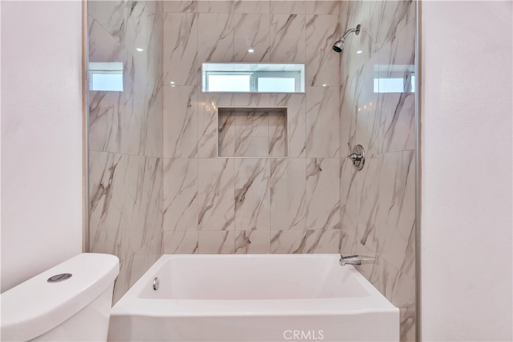 https://media.crmls.org/medias/7b26adf6-aac8-4a22-826e-dc3ce71c24c3.jpg?preset=X-Large
