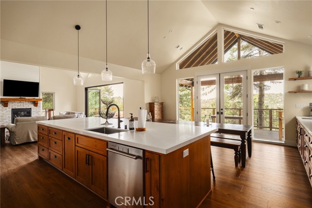 Detail Gallery Image 5 of 15 For 26910 Everest Rd, Lake Arrowhead,  CA 92352 - 6 Beds | 6 Baths