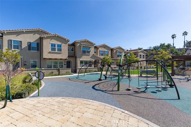 Detail Gallery Image 4 of 30 For 1095 Delpy View, Vista,  CA 92084 - 3 Beds | 2/1 Baths