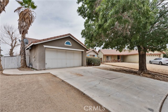 14445 Columbia Court, Adelanto CA: https://media.crmls.org/medias/7b27efe6-5abe-4228-9ce3-879349333cf5.jpg