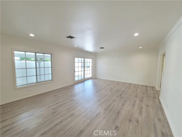 18001 Osborne Street, Sherwood Forest CA: https://media.crmls.org/medias/7b28b683-44f0-4fd2-81a1-0d66b419679a.jpg