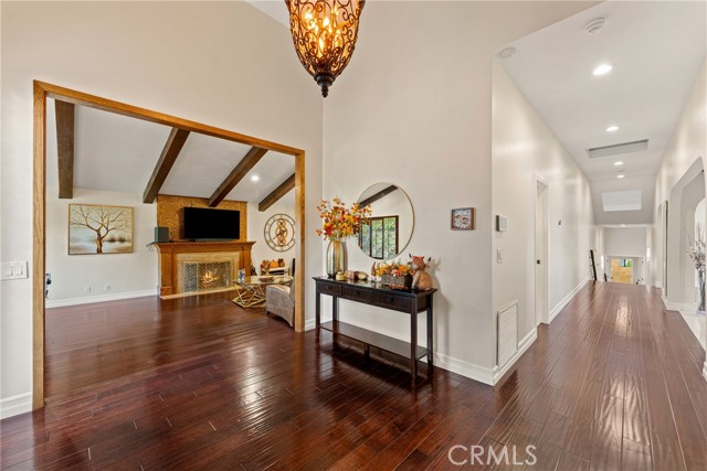 Detail Gallery Image 8 of 71 For 2420 San Antonio, Upland,  CA 91784 - 4 Beds | 3 Baths