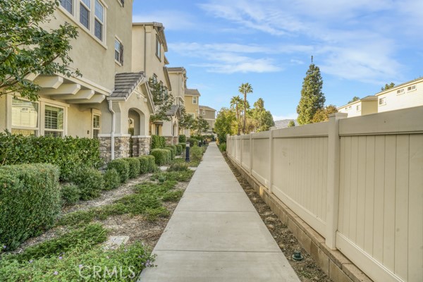 Detail Gallery Image 10 of 36 For 9126 Foster Ln, Chatsworth,  CA 91311 - 3 Beds | 2/1 Baths