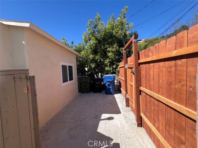 Detail Gallery Image 8 of 9 For 1011 1/2 San Pascual Ave, Los Angeles,  CA 90042 - 1 Beds | 1 Baths