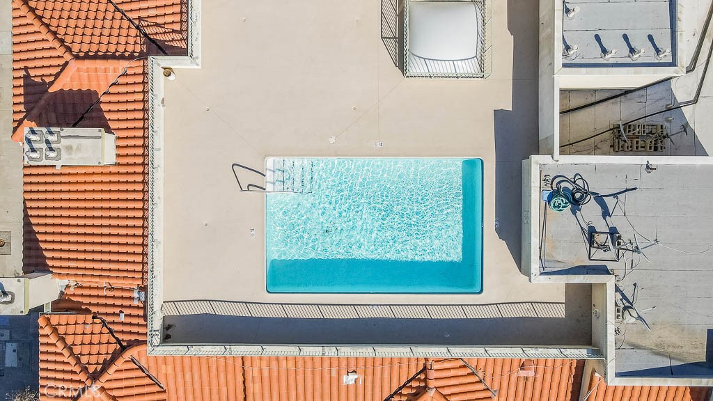 https://media.crmls.org/medias/7b2a119d-b6d7-4651-b7c5-f950f24a966b.jpg?preset=X-Large