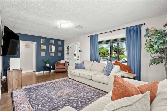 Detail Gallery Image 7 of 49 For 10358 Trabuco, Bellflower,  CA 90706 - 4 Beds | 2 Baths