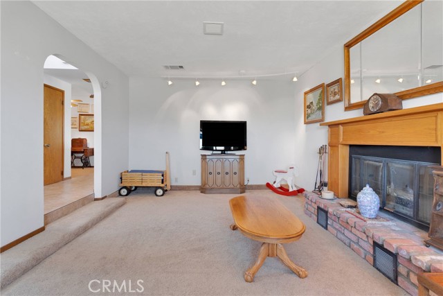 Detail Gallery Image 8 of 70 For 30881 Pawnee Rd, Lucerne Valley,  CA 92356 - 6 Beds | 4/1 Baths