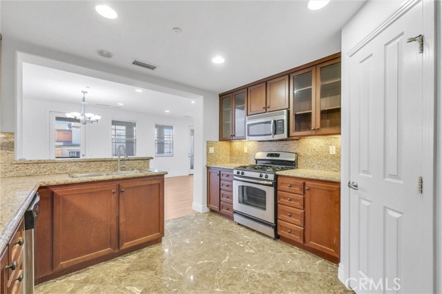 Detail Gallery Image 12 of 30 For 12455 Benton Dr #2,  Rancho Cucamonga,  CA 91739 - 3 Beds | 2 Baths