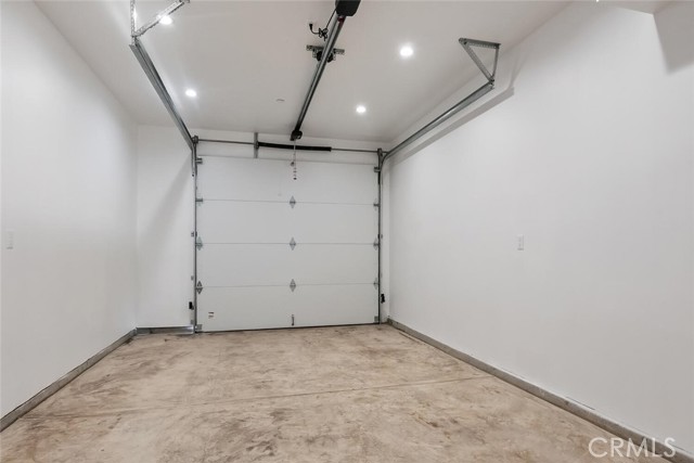 2633 S Cochran Avenue, Los Angeles CA: https://media.crmls.org/medias/7b2b2d28-e830-4a7e-8c51-2041f3462a93.jpg