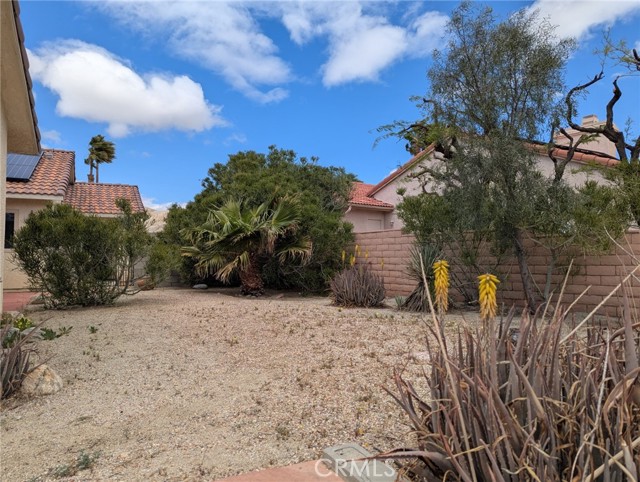 64961 Oakmount Boulevard, Desert Hot Springs CA: https://media.crmls.org/medias/7b2cfcc4-86e8-4824-989d-b7575c148615.jpg