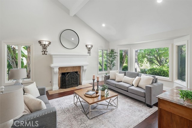 Detail Gallery Image 12 of 75 For 25132 Barnhill Rd, Saugus,  CA 91350 - 6 Beds | 6 Baths