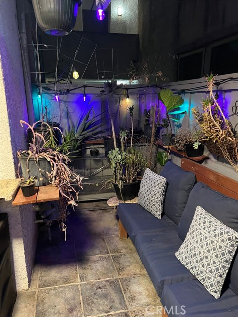 Detail Gallery Image 12 of 15 For 18620 Hatteras St #113,  Tarzana,  CA 91356 - 2 Beds | 2 Baths