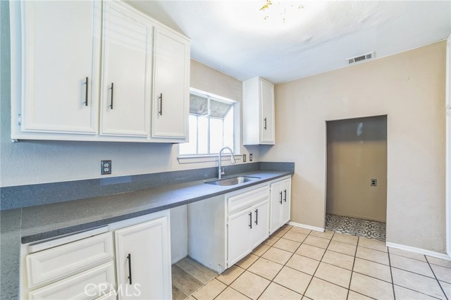 Detail Gallery Image 11 of 33 For 15056 Dakota St, Victorville,  CA 92394 - 3 Beds | 2 Baths