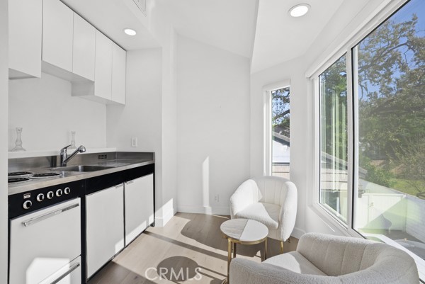 Detail Gallery Image 30 of 67 For 9514 Oakridge Pl, Chatsworth,  CA 91311 - 6 Beds | 6 Baths