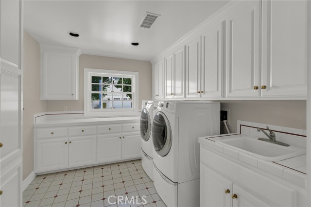 Detail Gallery Image 32 of 75 For 1005 Ginsberg Ct, Riverside,  CA 92506 - 4 Beds | 4/2 Baths