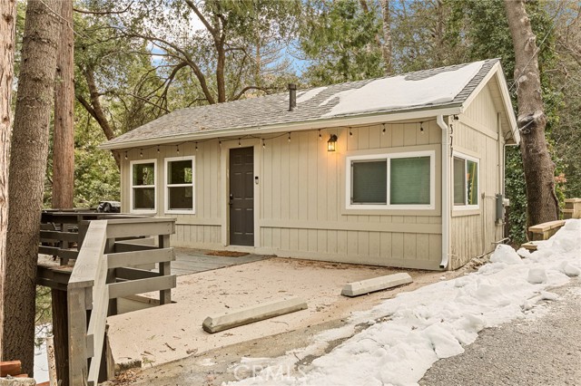Detail Gallery Image 2 of 22 For 577 Acacia Dr, Crestline,  CA 92325 - 2 Beds | 1 Baths