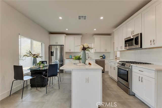 Detail Gallery Image 6 of 18 For 1364 S Ridgeley, Los Angeles,  CA 90019 - 3 Beds | 4 Baths