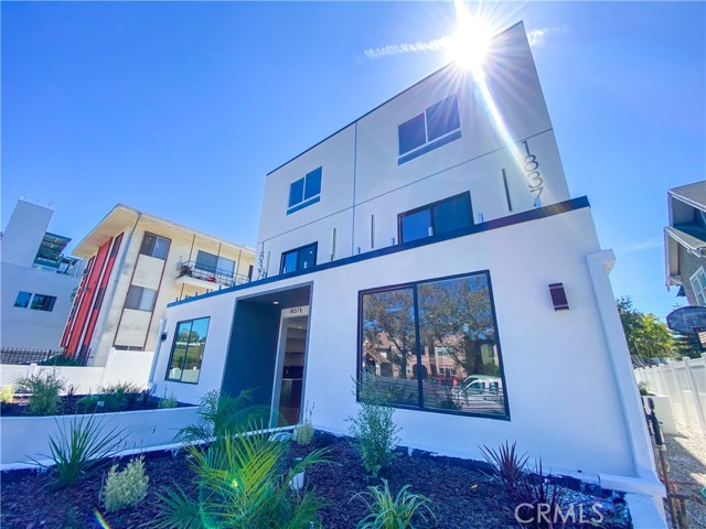 Detail Gallery Image 7 of 9 For 1839 S Gramery Pl #1837,  Los Angeles,  CA 90019 - 4 Beds | 4/1 Baths