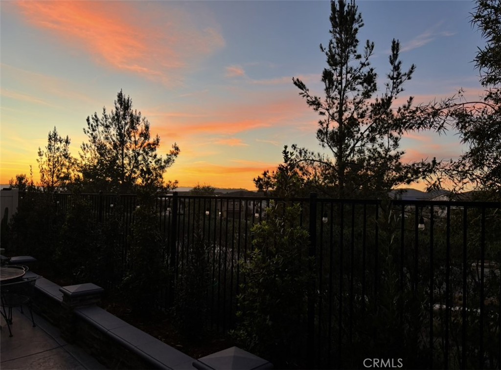 https://media.crmls.org/medias/7b313db8-de19-4024-8151-15006983b866.jpg?preset=X-Large