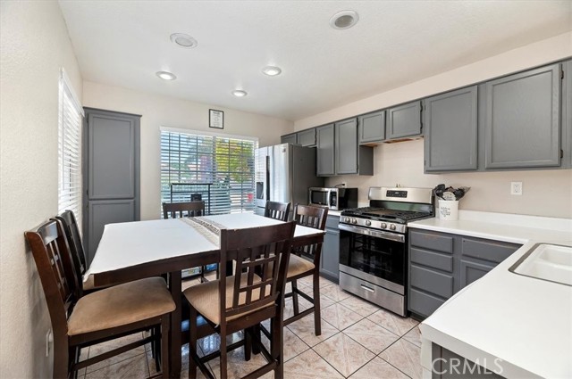 Detail Gallery Image 7 of 26 For 1327 Carriage Ln, Perris,  CA 92571 - 3 Beds | 2 Baths