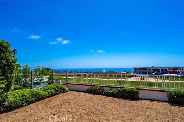 21 Beachcomber Drive, Corona del Mar CA: https://media.crmls.org/medias/7b334408-c51f-44f8-b059-0fb7d221d950.jpg