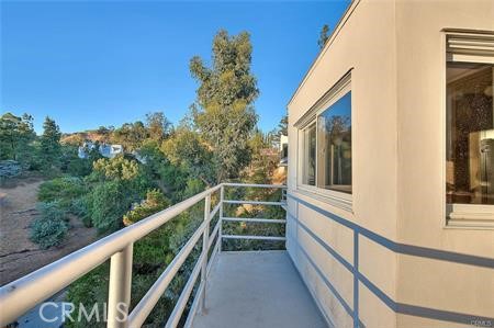 Detail Gallery Image 10 of 23 For 2579 Leicester Dr, Los Angeles,  CA 90046 - 5 Beds | 4 Baths