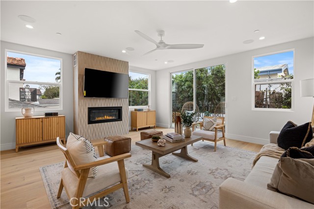 1212 19th Street, Hermosa Beach, California 90254, 4 Bedrooms Bedrooms, ,4 BathroomsBathrooms,Residential,For Sale,19th,SB26062974