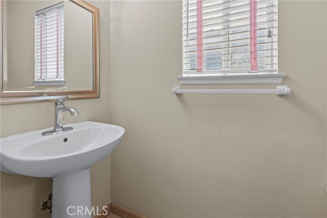 14998 Mustang Lane, Fontana CA: https://media.crmls.org/medias/7b370a2b-a39d-4aca-ae20-2884efb91f20.jpg