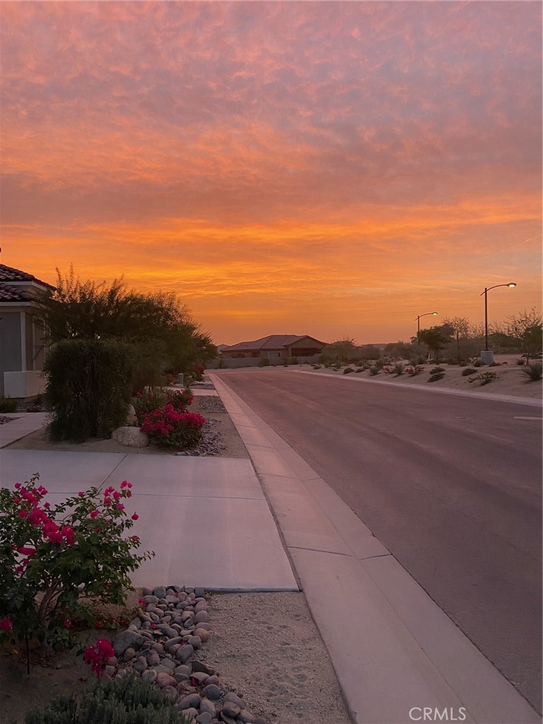 https://media.crmls.org/medias/7b374a57-0c61-442b-81d2-c12ebaffa7bc.jpg?preset=X-Large