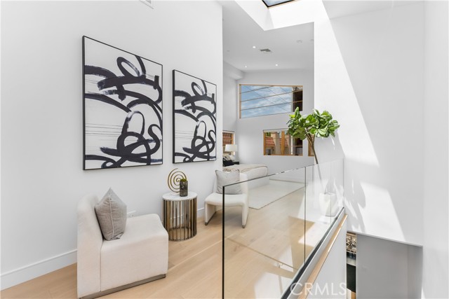 1035 1/2 N Vista Street, West Hollywood CA: https://media.crmls.org/medias/7b377ad7-6ffb-4deb-b85d-f6a36c590e1c.jpg