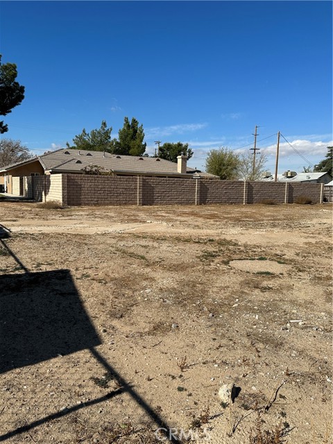 12033 Locust Lane, Apple Valley, California 92308, ,Commercial Sale,For Sale,12033 Locust Lane,CRHD23219039