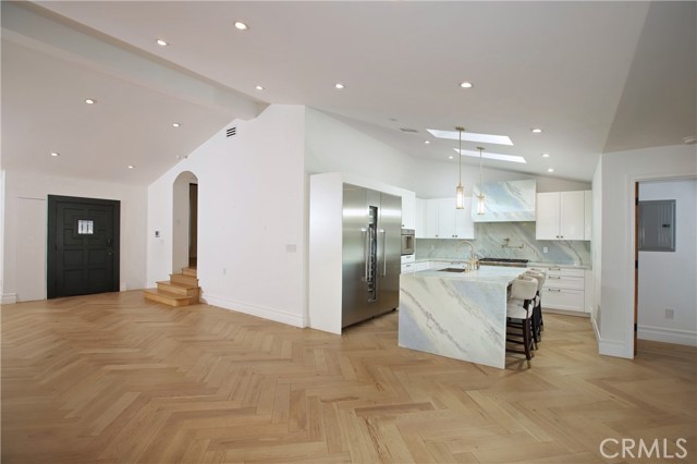 452 Woodbury Road, Glendale CA: https://media.crmls.org/medias/7b388d3a-0f06-4730-a2ab-174e77af571b.jpg