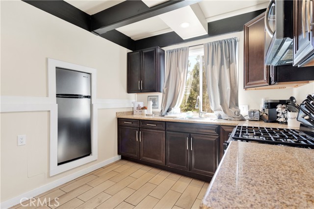 Detail Gallery Image 7 of 21 For 43103 Grizzly Rd, Big Bear Lake,  CA 92315 - 2 Beds | 1 Baths