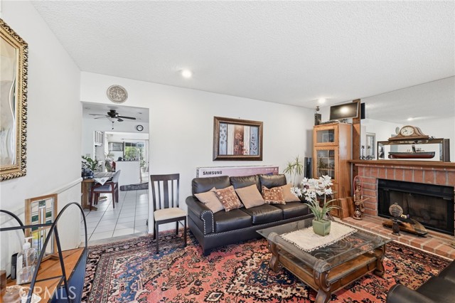 Detail Gallery Image 8 of 35 For 7857 Embry Point, San Diego,  CA 92126 - 5 Beds | 3 Baths