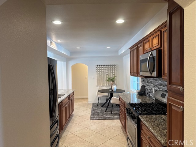 Detail Gallery Image 2 of 21 For 2437 Fordham, Costa Mesa,  CA 92626 - 3 Beds | 2 Baths