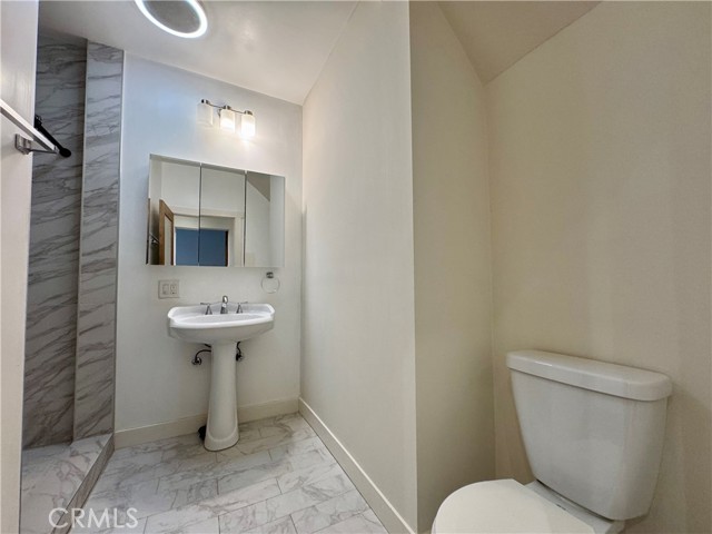 Detail Gallery Image 7 of 13 For 1216 N Kenmore Ave #3,  Los Angeles,  CA 90029 - 2 Beds | 1/1 Baths