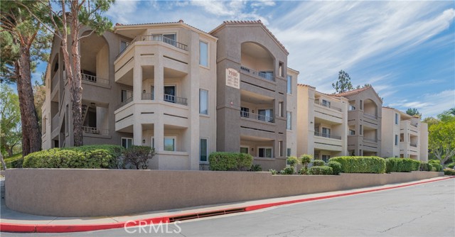 Detail Gallery Image 1 of 21 For 1980 Las Colinas Cir #206,  Corona,  CA 92879 - 1 Beds | 1 Baths