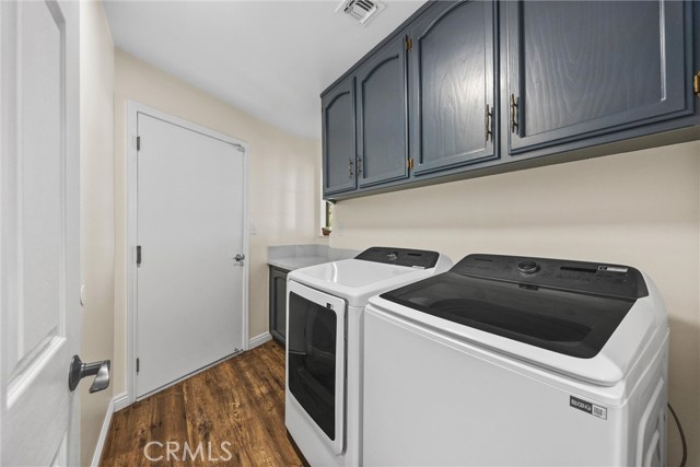 4913 Zapato Place, Bakersfield CA: https://media.crmls.org/medias/7b3a5c67-731f-491e-9643-ff71a2d8deb3.jpg