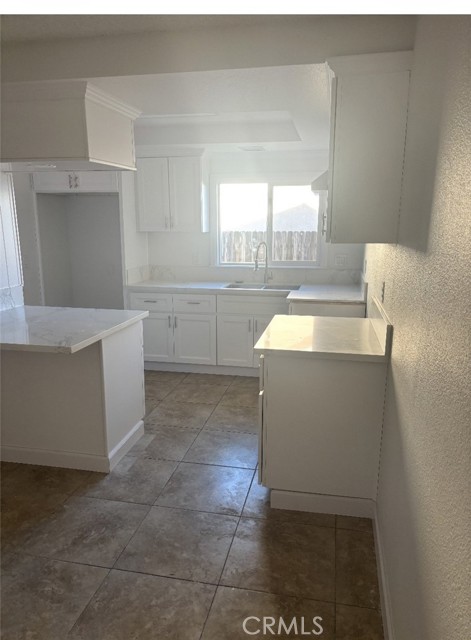 Detail Gallery Image 2 of 3 For 1479 Indian Trl, San Bernardino,  CA 92407 - 3 Beds | 2 Baths