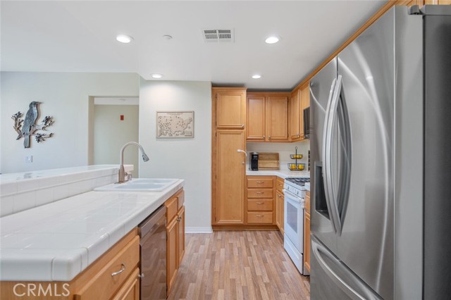 Detail Gallery Image 19 of 49 For 243 Riverdale Ct #431,  Camarillo,  CA 93010 - 3 Beds | 2/1 Baths