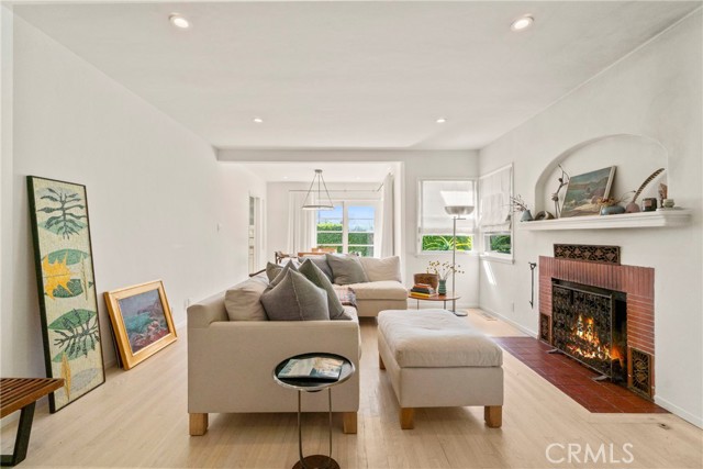 Detail Gallery Image 5 of 35 For 820 Opal St, Redondo Beach,  CA 90277 - 2 Beds | 2 Baths