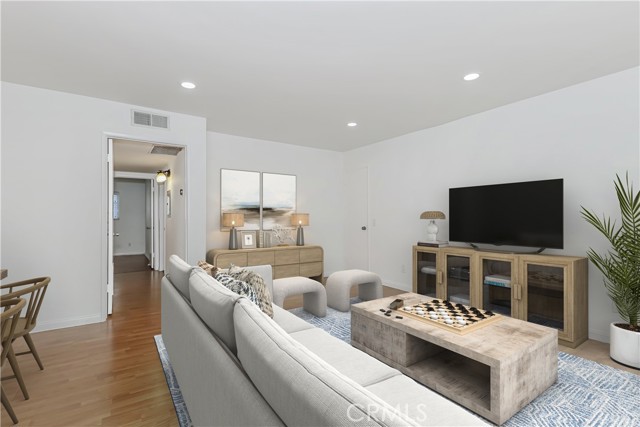 Detail Gallery Image 2 of 16 For 5055 Coldwater Canyon Ave #110,  Sherman Oaks,  CA 91423 - 2 Beds | 2 Baths