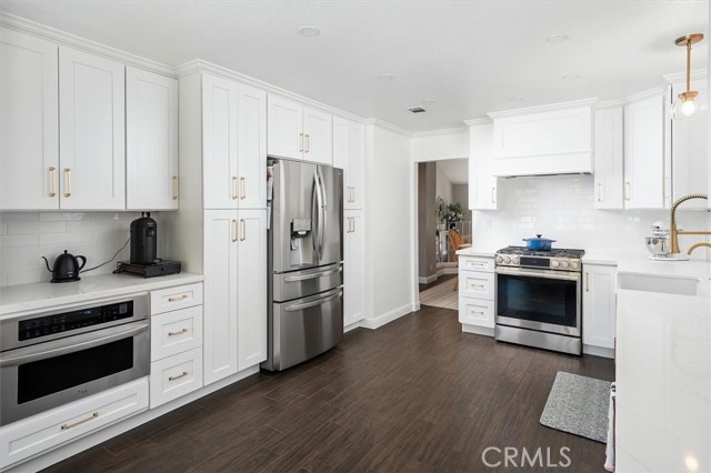 Detail Gallery Image 13 of 59 For 23456 Thornewood Dr, Newhall,  CA 91321 - 6 Beds | 4 Baths