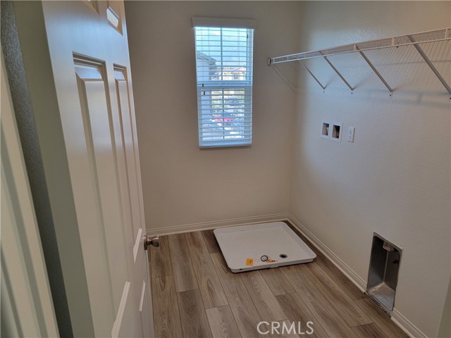 LAUNDRY ROOM UPSTAIRS